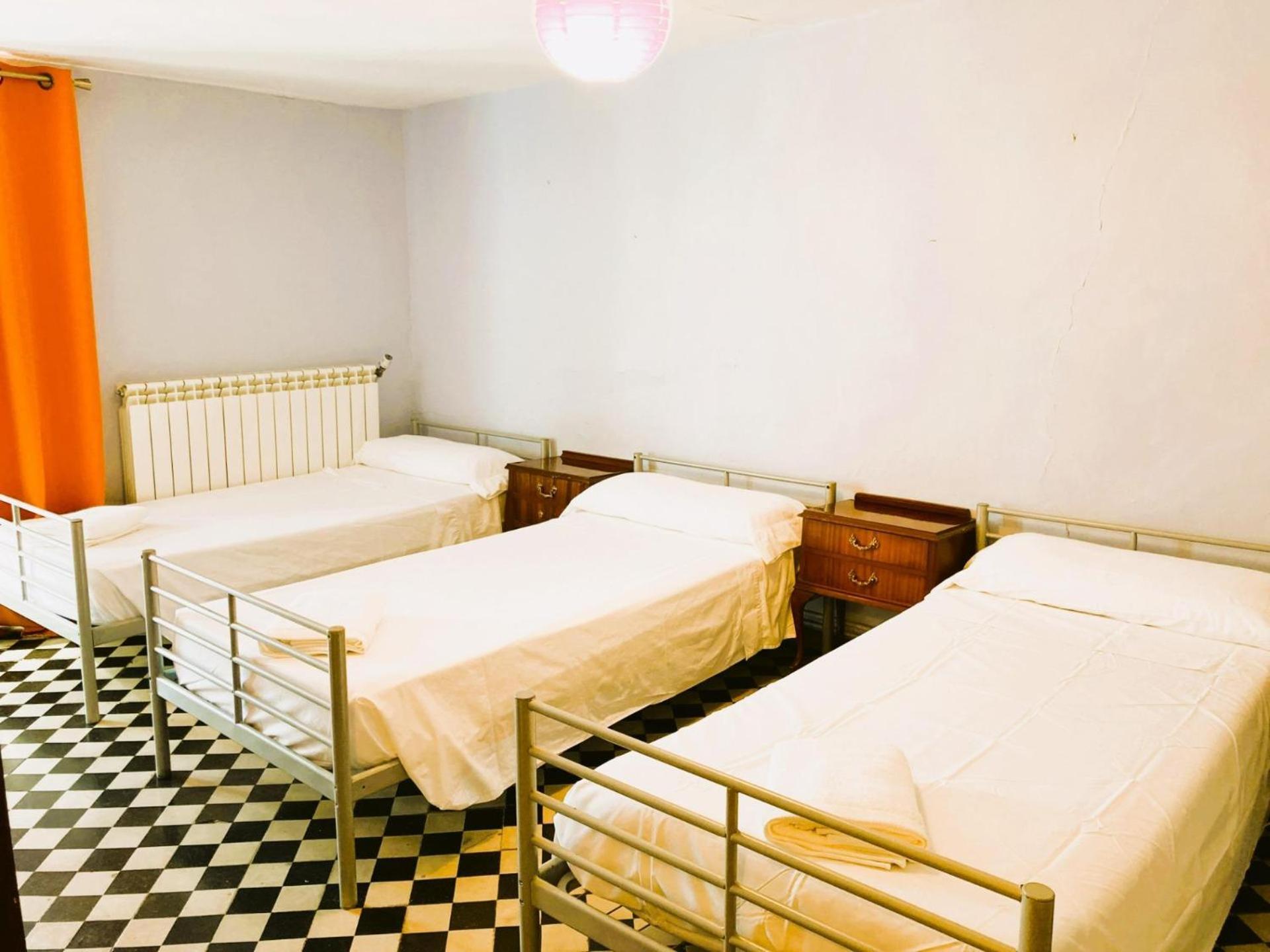La Casa Magica Hostel Villatuerta Luaran gambar