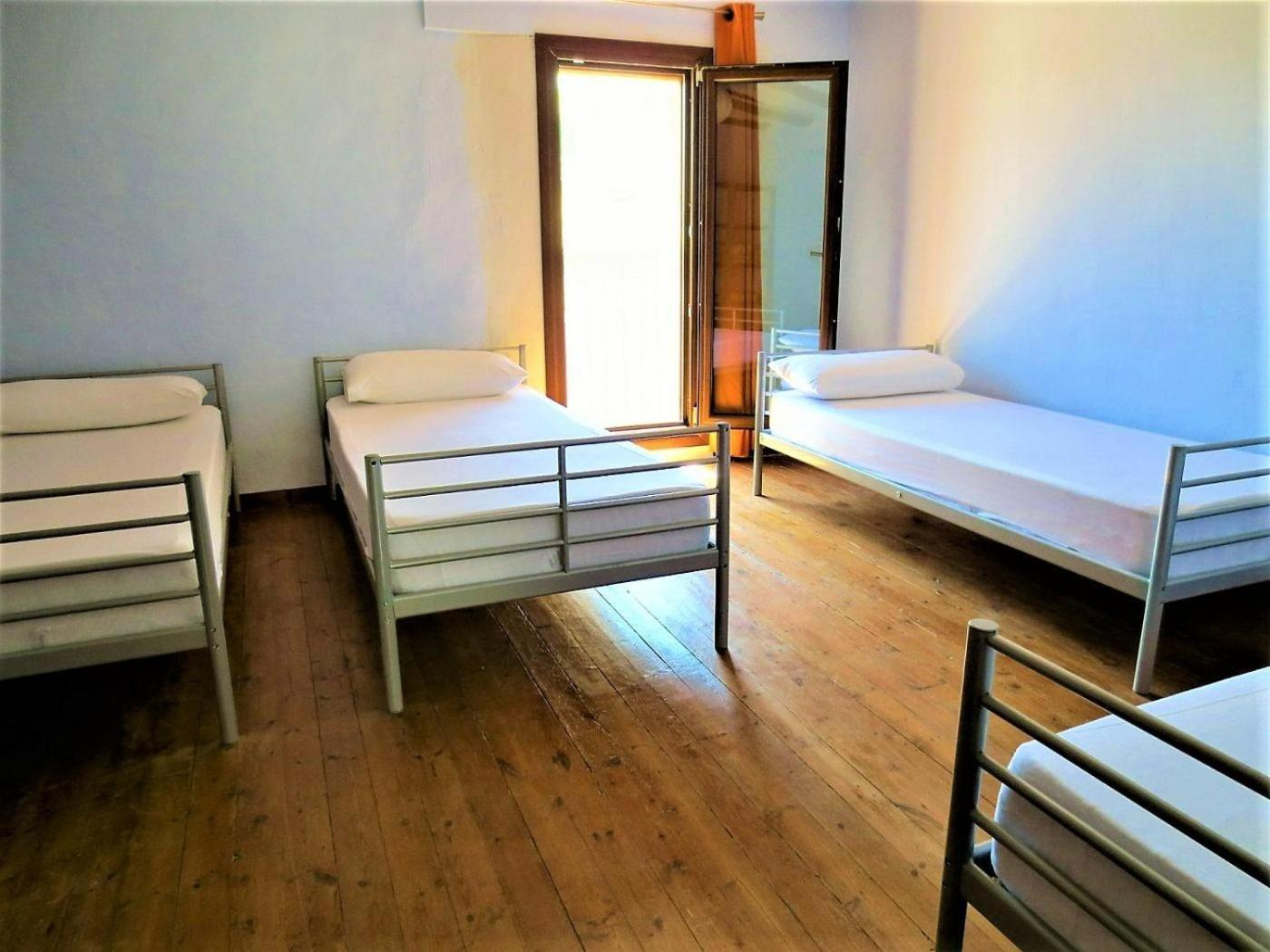 La Casa Magica Hostel Villatuerta Luaran gambar